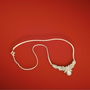 Vintage AVON Silver toned Necklace with rhinestones 17”